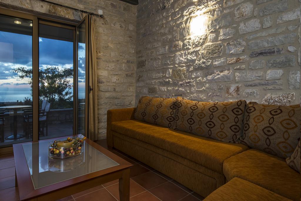 Enastron Villas キパリシア エクステリア 写真