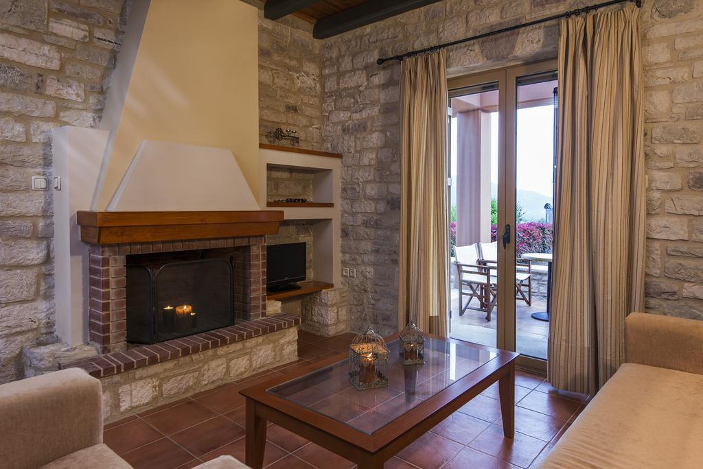 Enastron Villas キパリシア エクステリア 写真